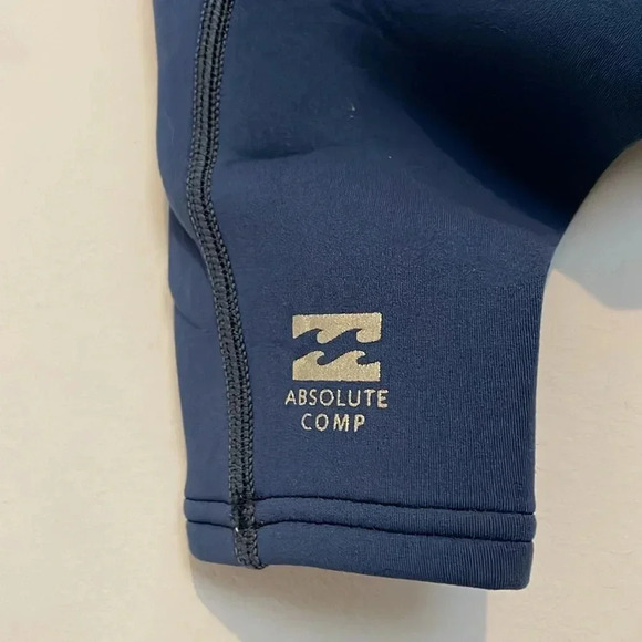 Billabong Absolute 2/2mm Spring Wetsuit
10 youth would fit 8-10 see sizing - Picture 7 of 9